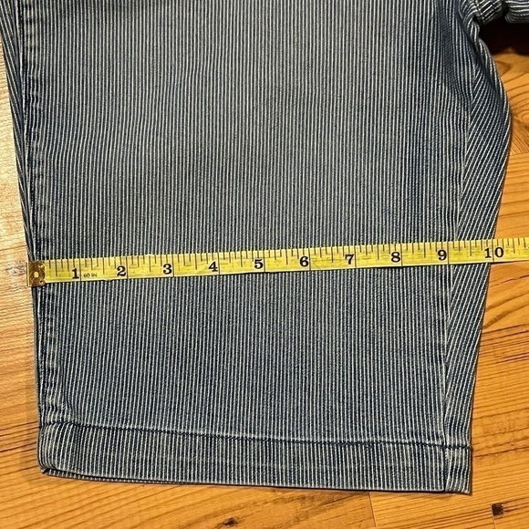 Gloria Vanderbilt Striped Jean Shorts (Sz 8) - Picture 8 of 9